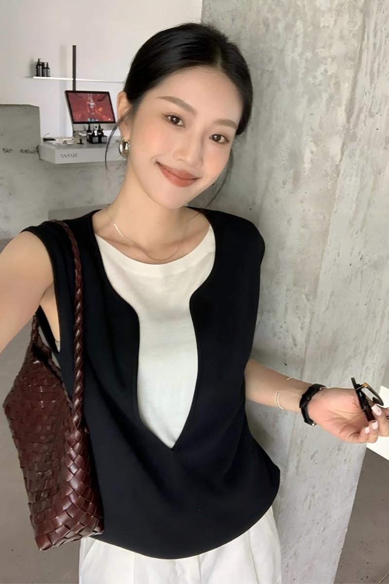 法式撞色設計感套裝｜黑白假兩件針織背心｜棉麻闊腿白色短褲