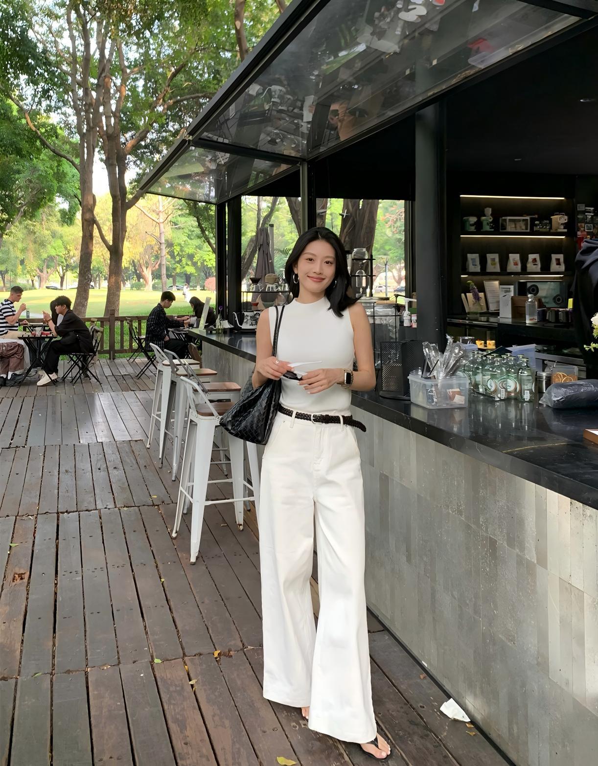 【預售】夏季純色系顯瘦套裝｜白色針織背心｜白色闊腿牛仔褲