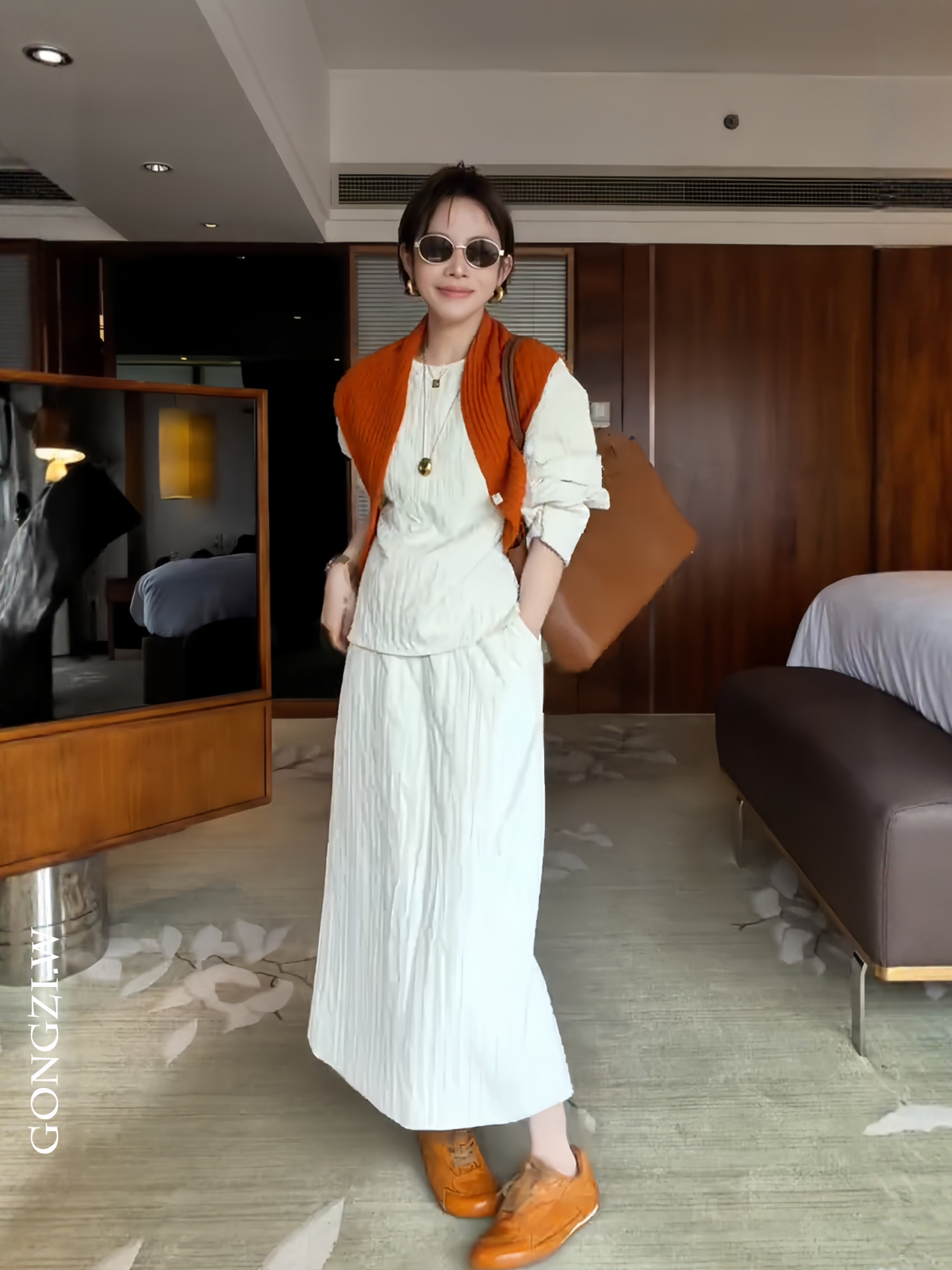 設計感棉服 | 寬鬆圓領長袖上衣 | 開叉半裙  贈橘色披肩 兼具溫度與時尚