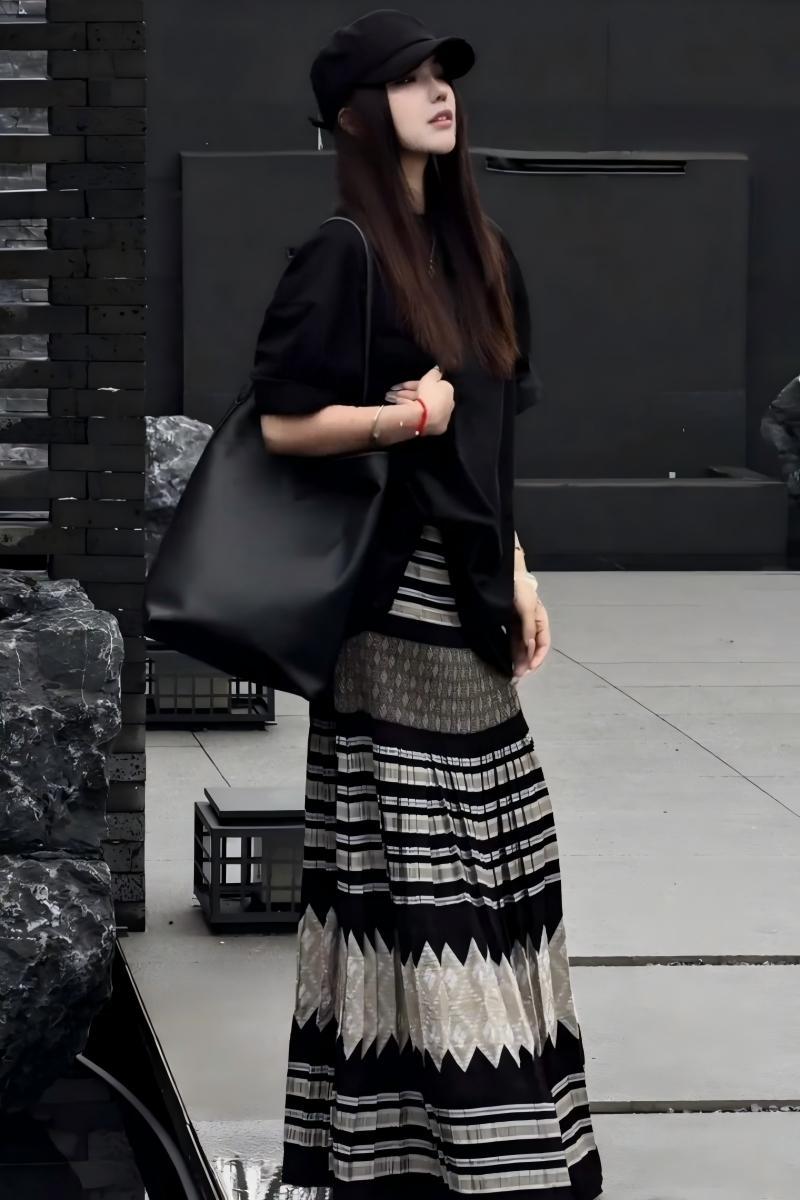 【預售】慵懶復古韓系氣質套裝｜寬鬆顯瘦黑色短袖T恤｜印花條紋半身裙