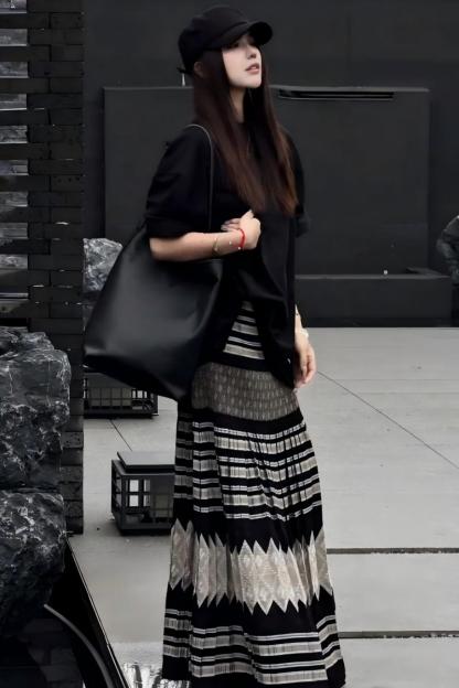 【預售】慵懶復古韓系氣質套裝｜寬鬆顯瘦黑色短袖T恤｜印花條紋半身裙