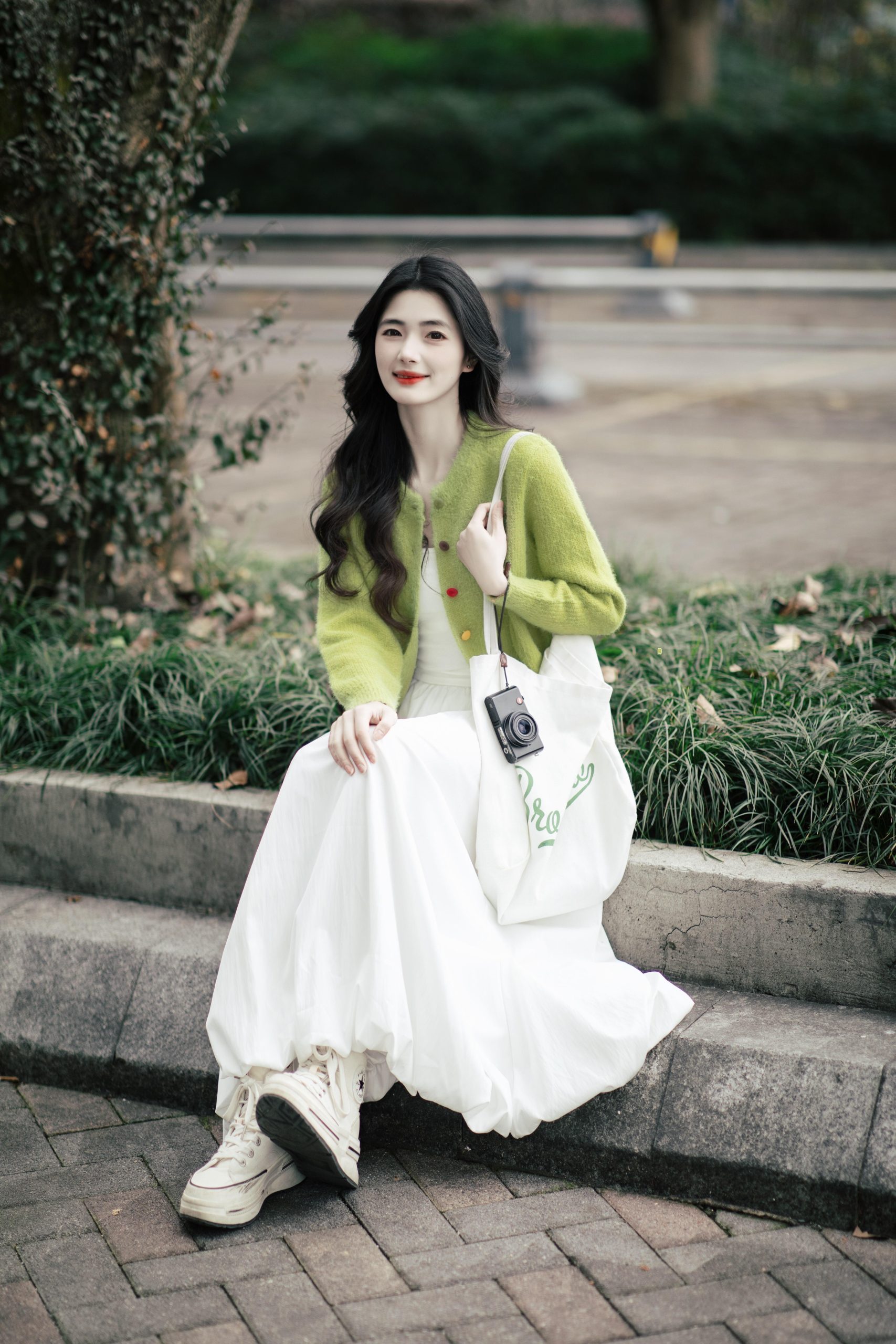 2025年爆款 春季多巴胺穿搭套裝 溫柔牛油綠針織開衫 減齡顯瘦白色半身裙