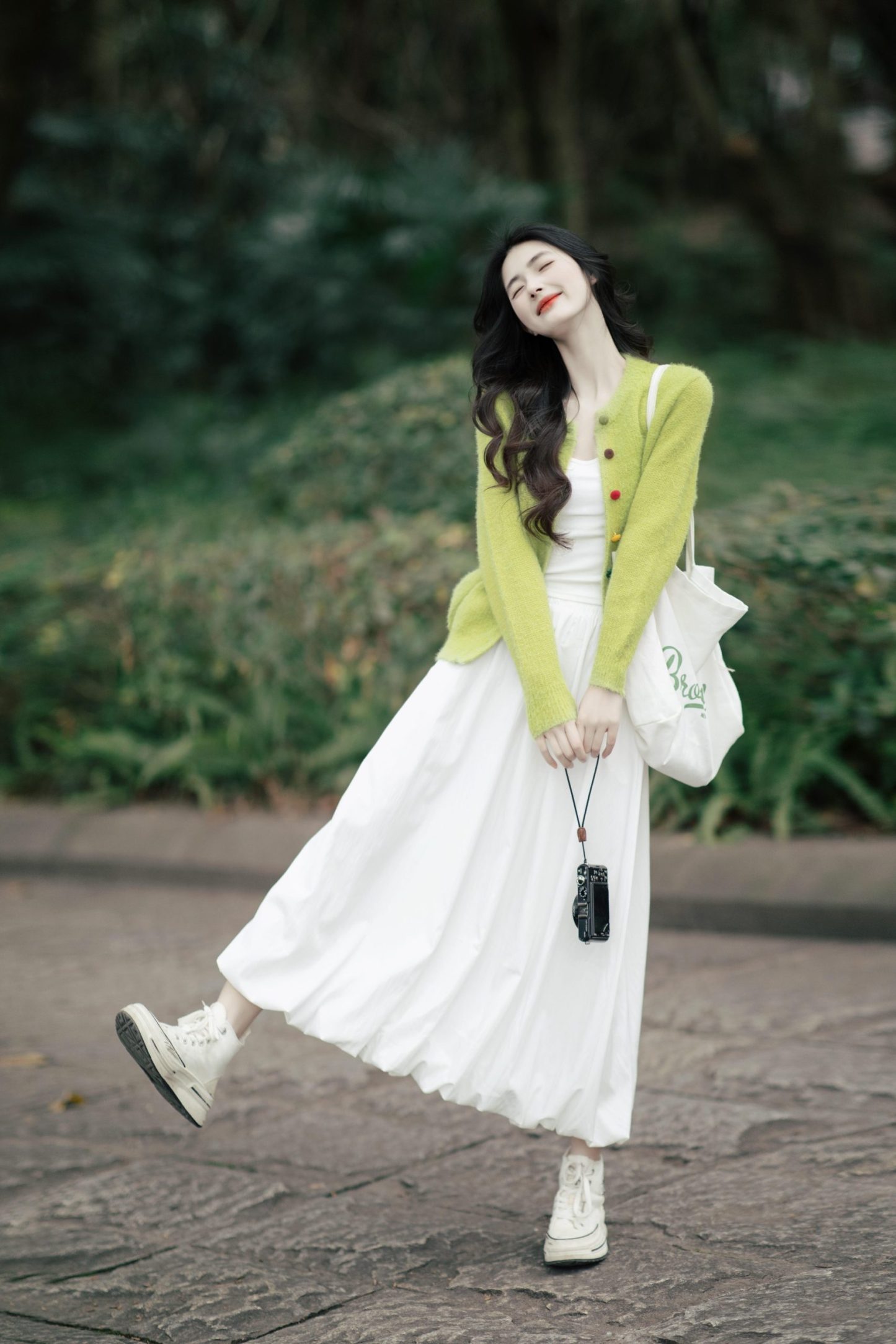 2025年爆款 春季多巴胺穿搭套裝 溫柔牛油綠針織開衫 減齡顯瘦白色半身裙