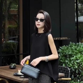 不規則下擺 黑色无袖上衣 開叉波點半鬆緊半裙 鹽系輕熟套裝