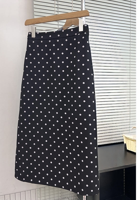 不規則下擺 黑色无袖上衣  開叉波點半鬆緊半裙  鹽系輕熟套裝