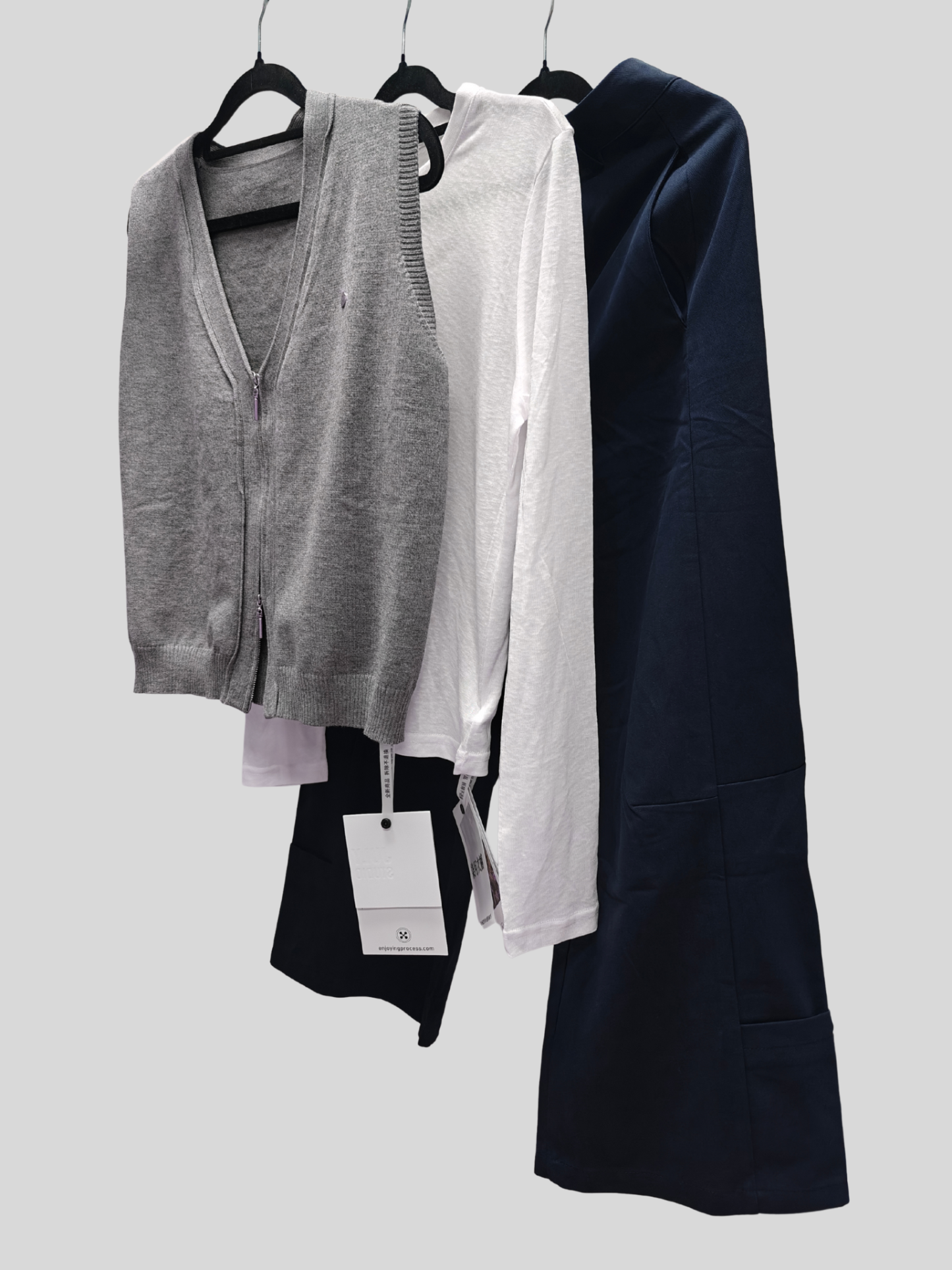 層次感疊穿套裝｜設計感針織背心+白色打底衫 | 藏青休閒褲｜極簡質感秋裝