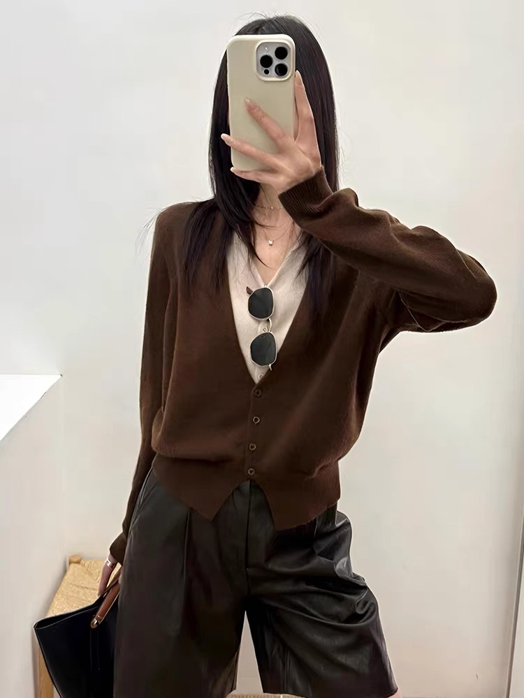 美拉德咖色假兩件針織衫｜復古豹紋羊羔毛短裙｜甜酷風一整套穿搭