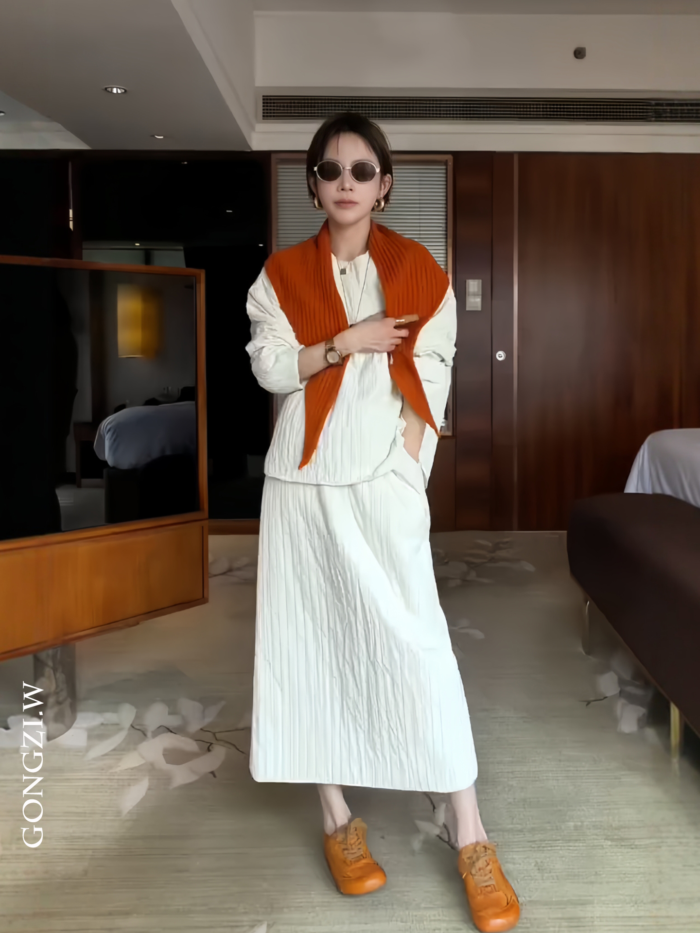 設計感棉服 | 寬鬆圓領長袖上衣 | 開叉半裙  贈橘色披肩 兼具溫度與時尚