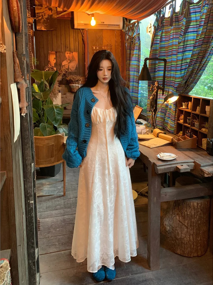 韓系氣質套裝 | 克萊因藍針織開衫外套+吊帶米白洋裝連衣裙