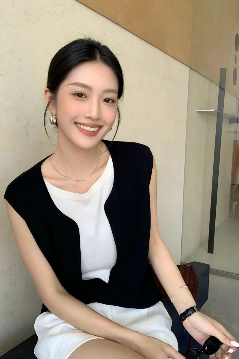 法式撞色設計感套裝｜黑白假兩件針織背心｜棉麻闊腿白色短褲