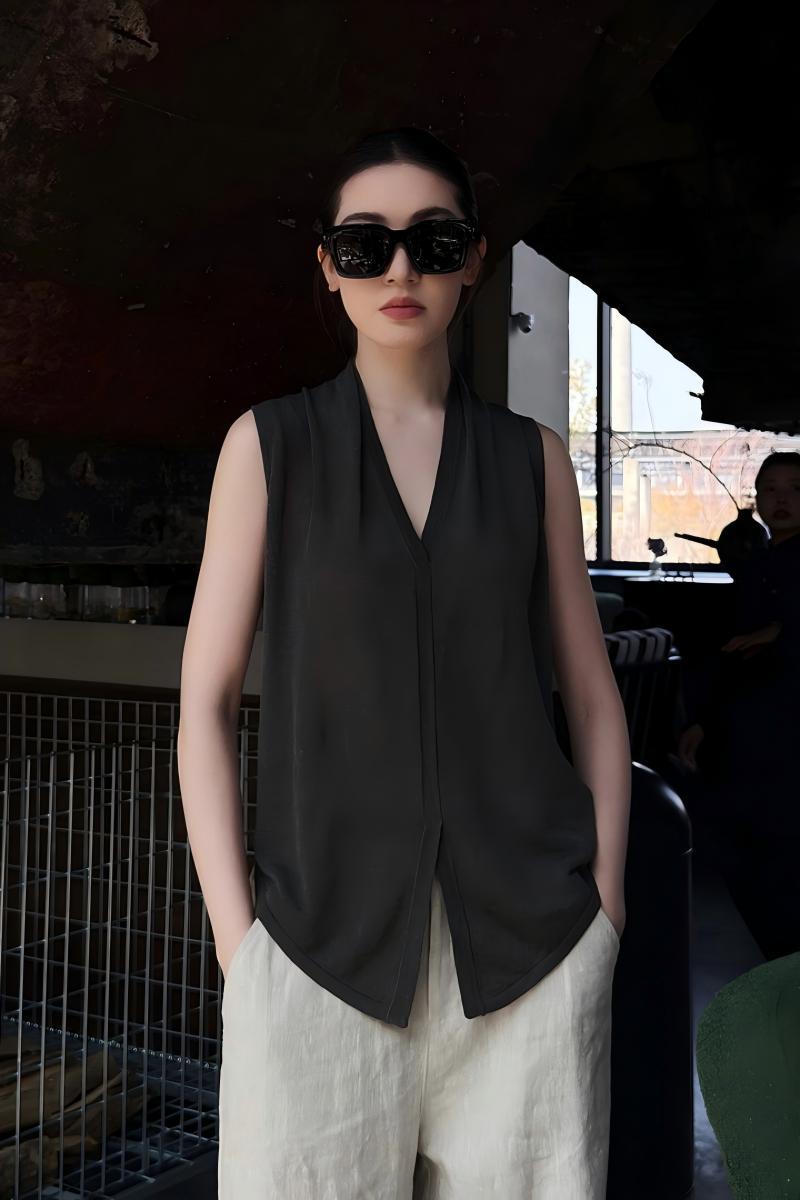 法式鬆弛感套裝｜V領無袖寬鬆背心｜淺色闊腿長褲