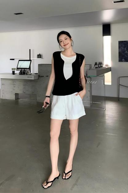 法式撞色設計感套裝｜黑白假兩件針織背心｜棉麻闊腿白色短褲
