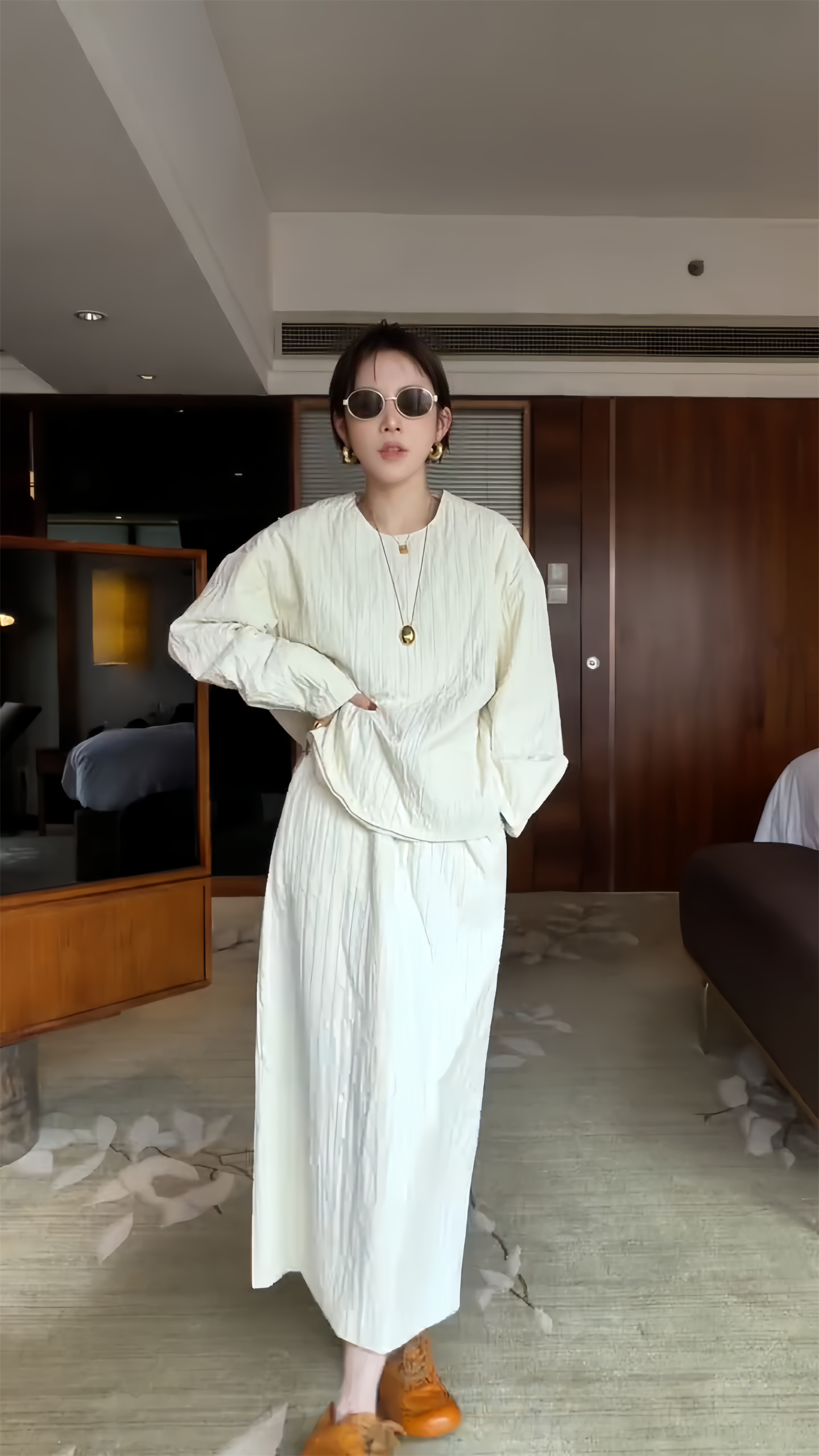 設計感棉服 | 寬鬆圓領長袖上衣 | 開叉半裙  贈橘色披肩 兼具溫度與時尚