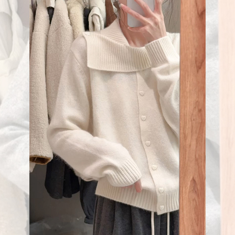 法式溫柔風顯白套裝｜藍色不規則領針織衫｜白色蕾絲花邊內搭｜秋季氣質兩件組