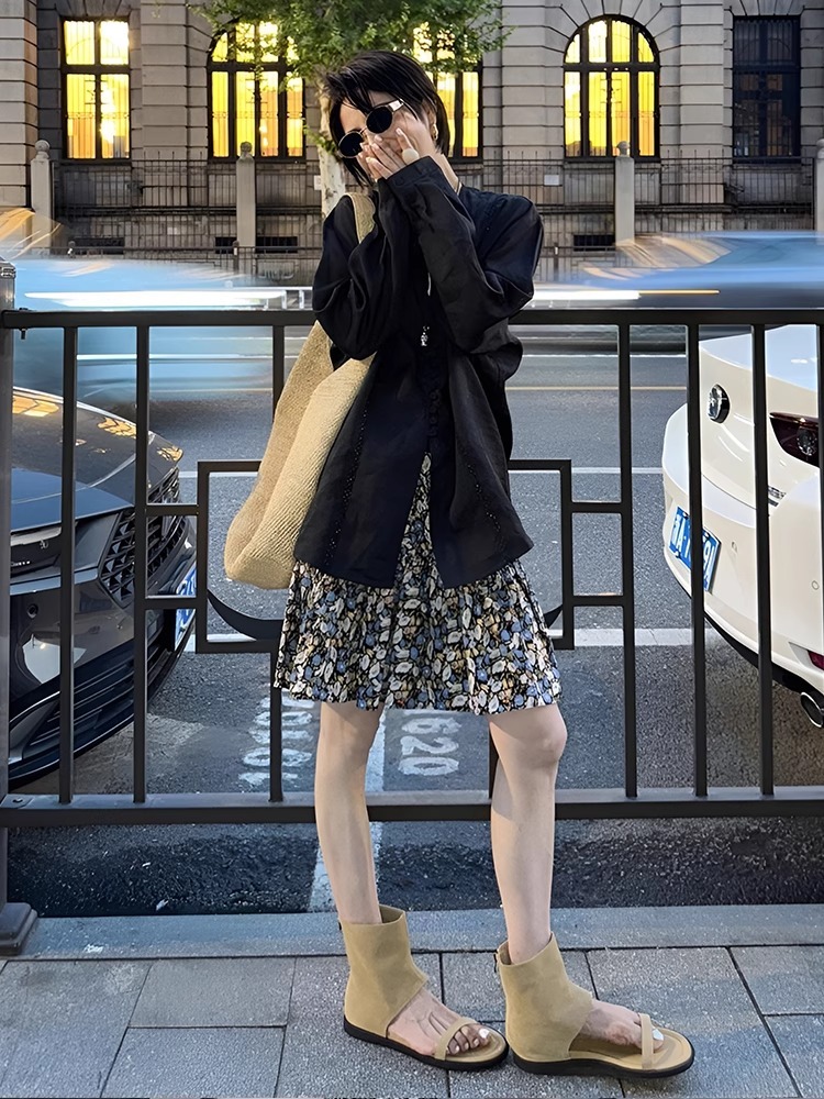 法式氣質V領襯衫｜2025夏季新款｜白色鏤空設計上衣｜防曬透氣長袖｜微胖友善剪裁