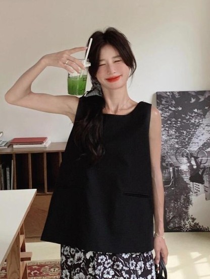 韓系氣質套組 | 黑色無袖上衣 + 碎花半裙