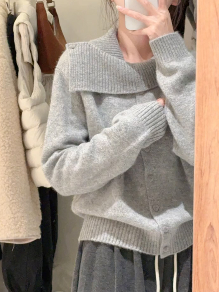 法式溫柔風顯白套裝｜藍色不規則領針織衫｜白色蕾絲花邊內搭｜秋季氣質兩件組