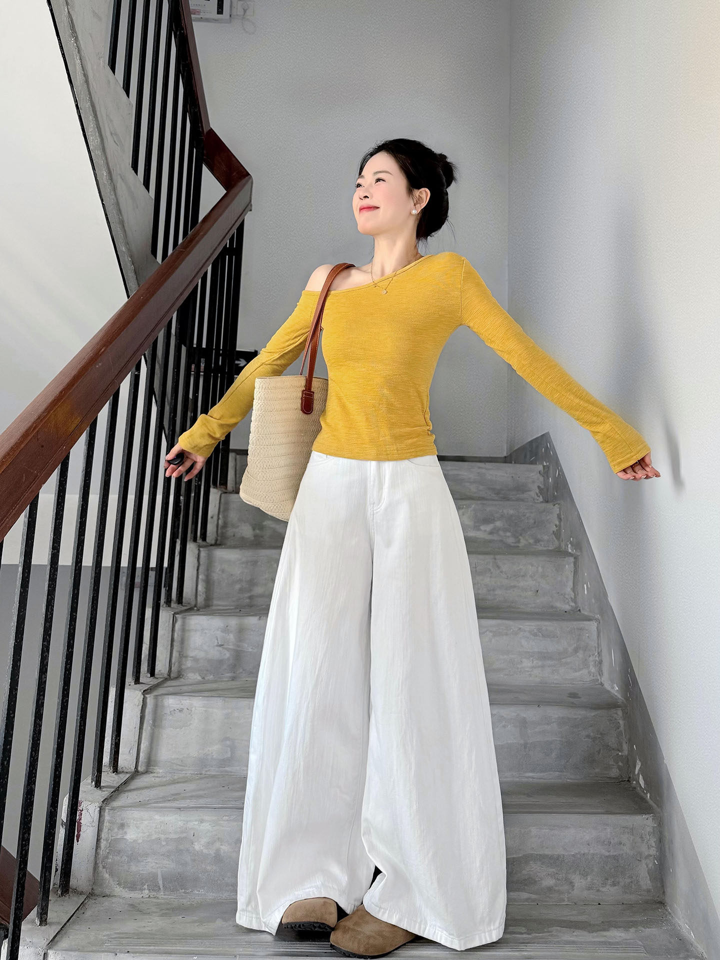 純欲辣妹風一整套｜斜領露肩檸檬黃上衣｜高腰白色寬褲｜休閒顯瘦兩件套