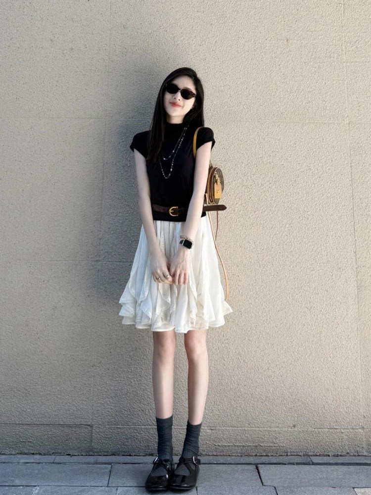 黑色修身短袖半高領針織上衣 | 飄逸荷葉邊A字短裙