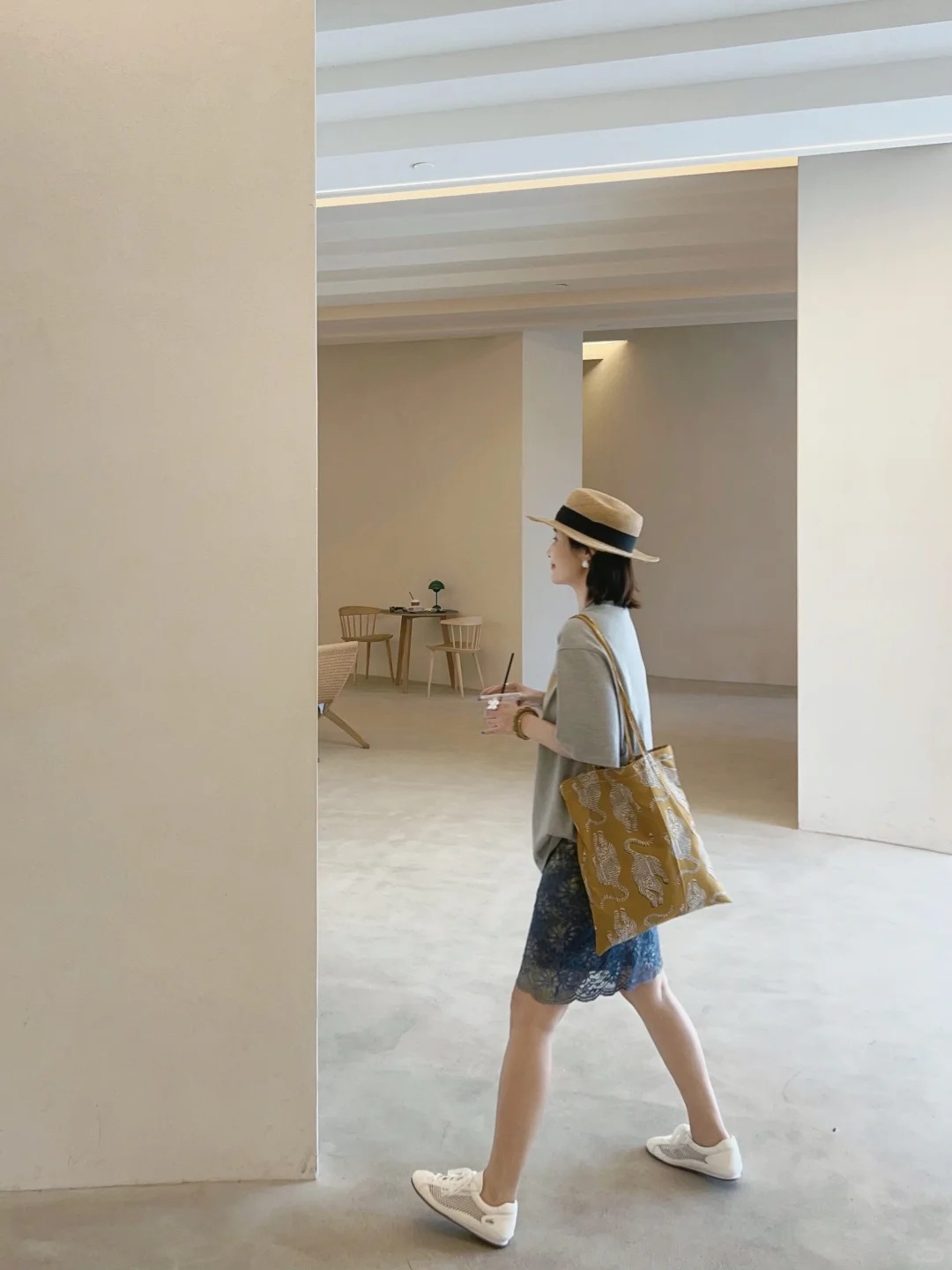 【預售】高級感減齡套裝｜寬鬆印花短袖T恤｜鏤空雕花蕾絲半身裙｜休閒日常約會兩件套