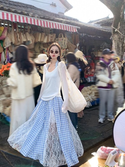 曾小咸 不规则蕾丝蓝色格子半身裙女夏季新款裙子海边穿搭a字长裙