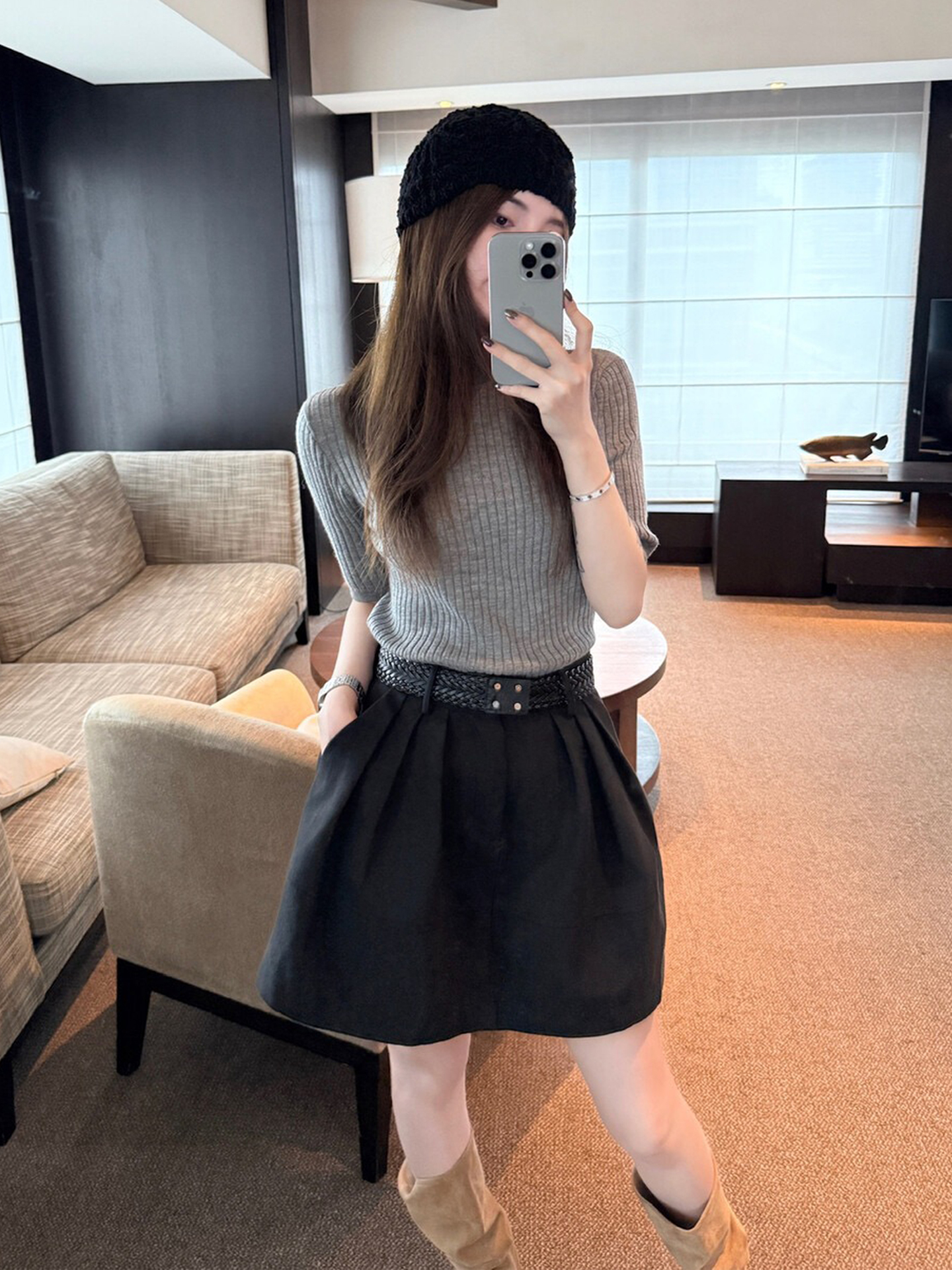 早秋小香風套裝｜灰色半袖針織衫 | 黑色小花苞短裙｜高級感兩件式