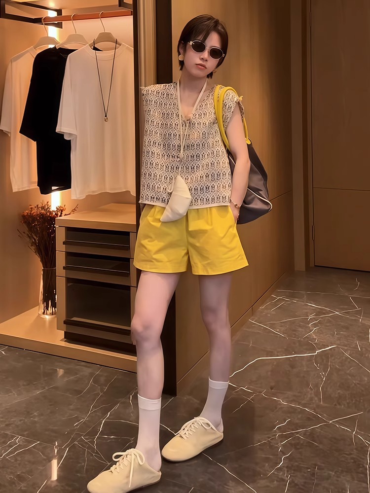 夏季限量款！法式小香風套裝｜V領背心+休閒短褲｜兩件式顯瘦設計｜又酷又颯穿搭