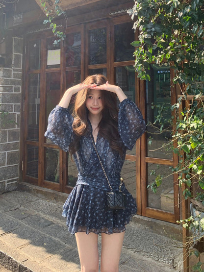 法式碎花V领雪纺长袖连衣裙女装早春海边約會逛街度假绝美气质收腰短裙子