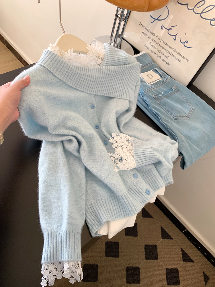 法式溫柔風顯白套裝｜藍色不規則領針織衫｜白色蕾絲花邊內搭｜秋季氣質兩件組