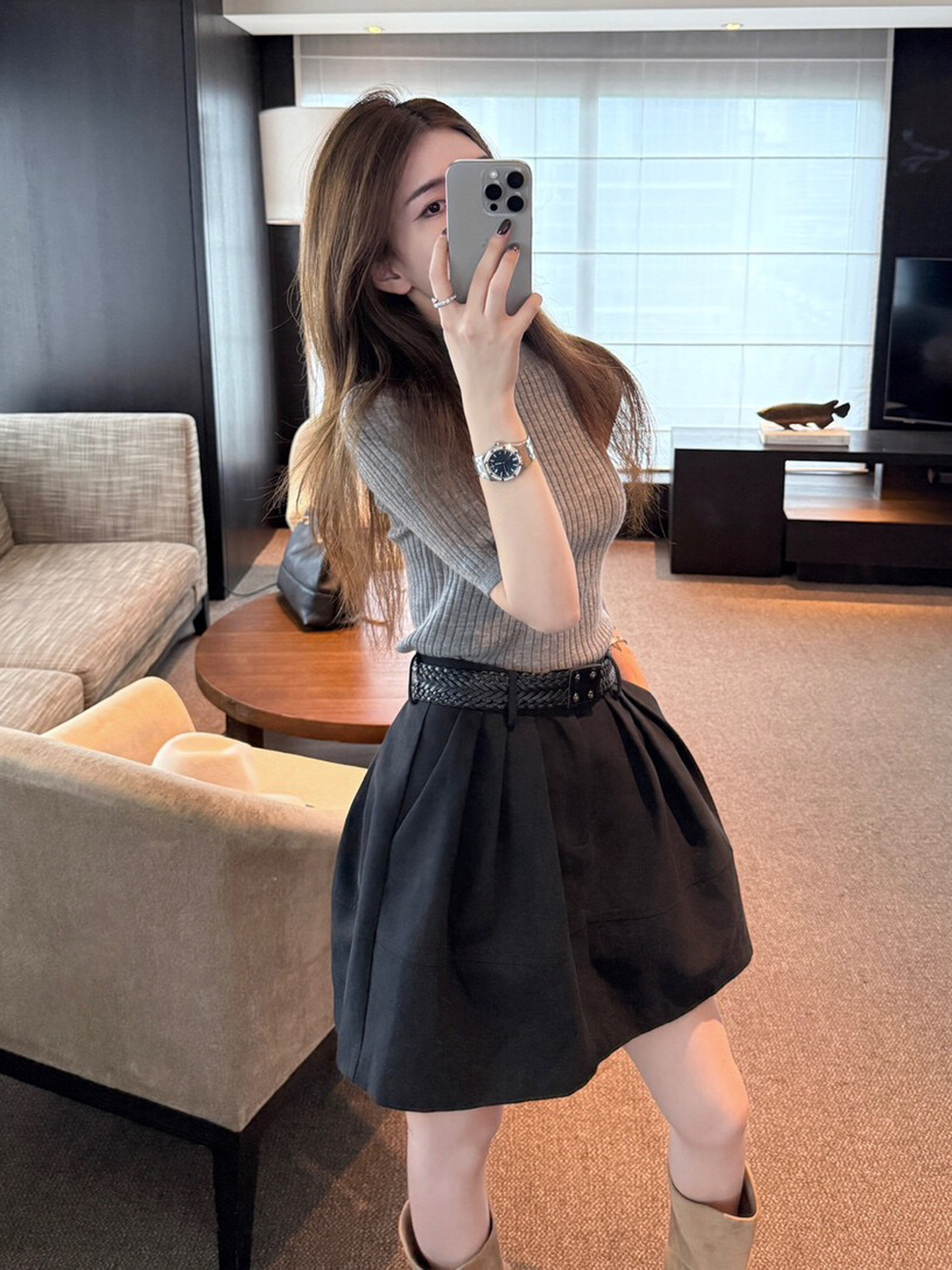 早秋小香風套裝｜灰色半袖針織衫 | 黑色小花苞短裙｜高級感兩件式