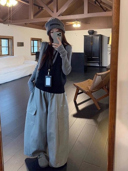 秋季韓系層次感穿搭套裝 | 吊帶背心馬甲 × 百搭針織衫 × 闊腿工裝褲 | 率性休閒風