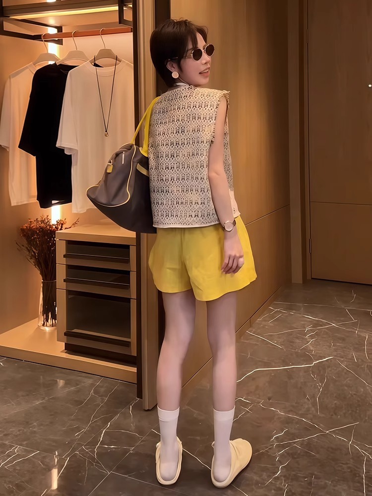夏季限量款！法式小香風套裝｜V領背心+休閒短褲｜兩件式顯瘦設計｜又酷又颯穿搭