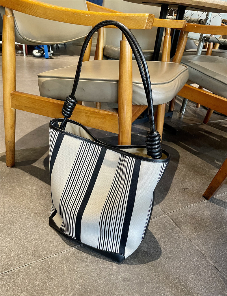 夏季慵懶風托特包｜黑白條紋水桶包+2小包｜大容量織布通勤包｜腋下單肩背