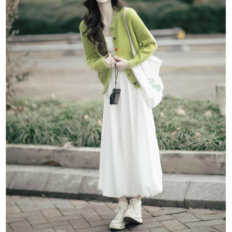 2025年爆款 春季多巴胺穿搭套裝 溫柔牛油綠針織開衫 減齡顯瘦白色半身裙