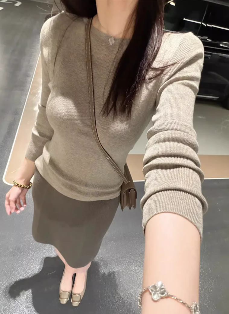 韓系輕熟風氣質套裝｜燕麥色修身彈力針織衫｜包臀顯瘦半身裙｜性感優雅兩件組