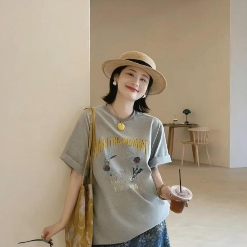 【預售】高級感減齡套裝｜寬鬆印花短袖T恤｜鏤空雕花蕾絲半身裙｜休閒日常約會兩件套