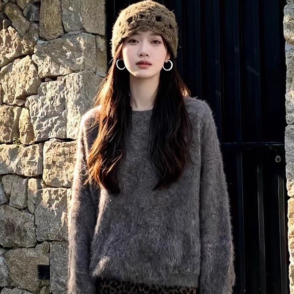 秋冬個性時尚套裝｜毛毛針織衫｜豹紋短裙｜甜酷風約會派對穿搭