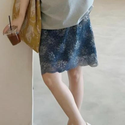 【預售】高級感減齡套裝｜寬鬆印花短袖T恤｜鏤空雕花蕾絲半身裙｜休閒日常約會兩件套