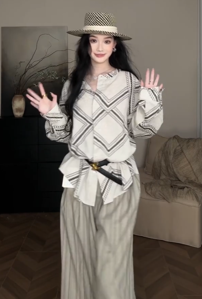 秋季老錢風套裝 | 復古圖騰印花襯衫 + 條紋休閒褲 | 低調奢華兩件套 | 質感通勤穿搭