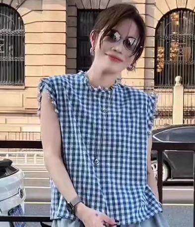 夏季藍白格紋套裝｜撞色無袖背心+純色寬鬆闊腿褲｜復古毛邊設計｜兩件式穿搭