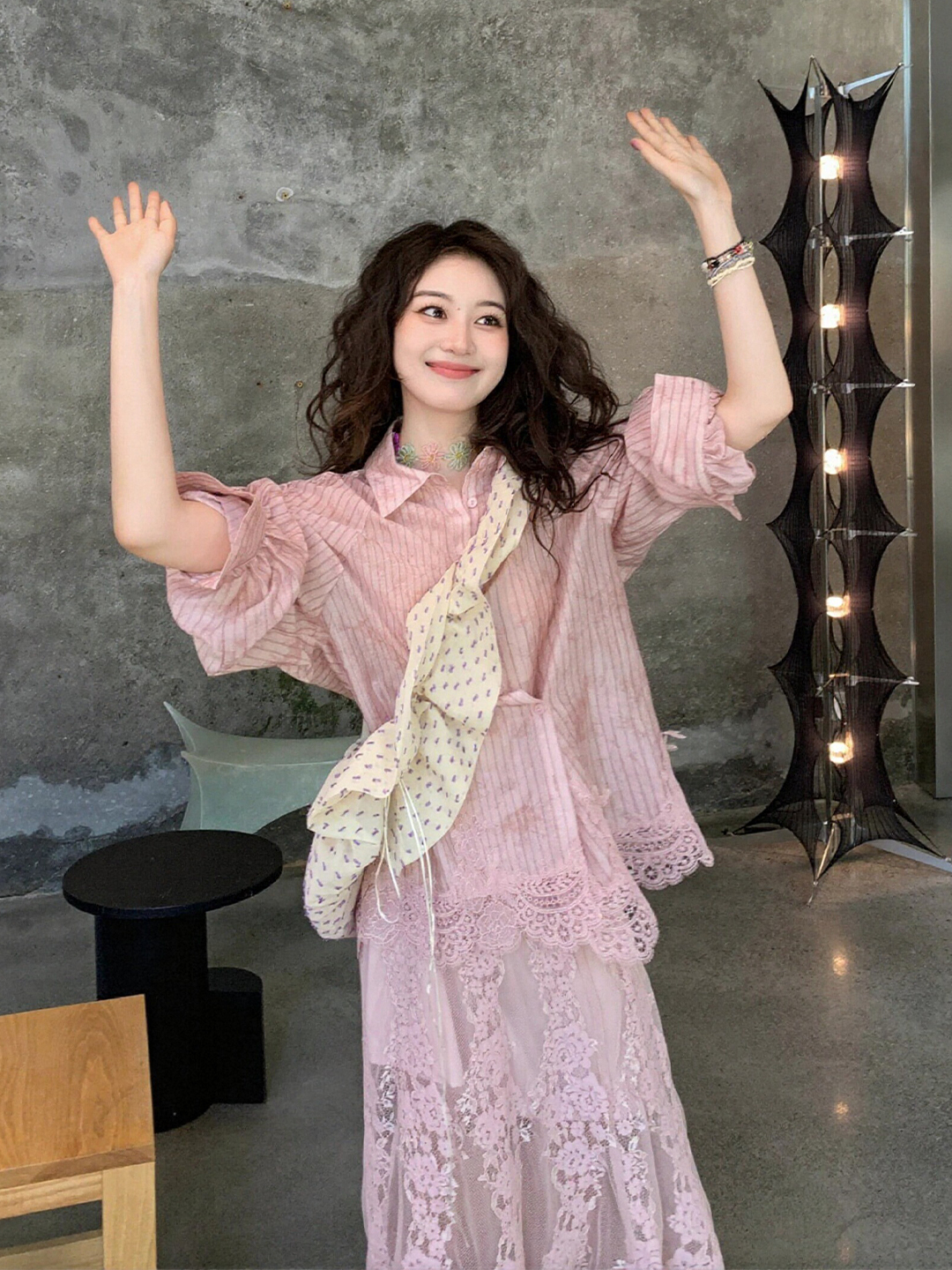 仙氣粉系｜後背鏤空蕾絲拼接襯衫+蕾絲半裙套裝｜重工小眾設計