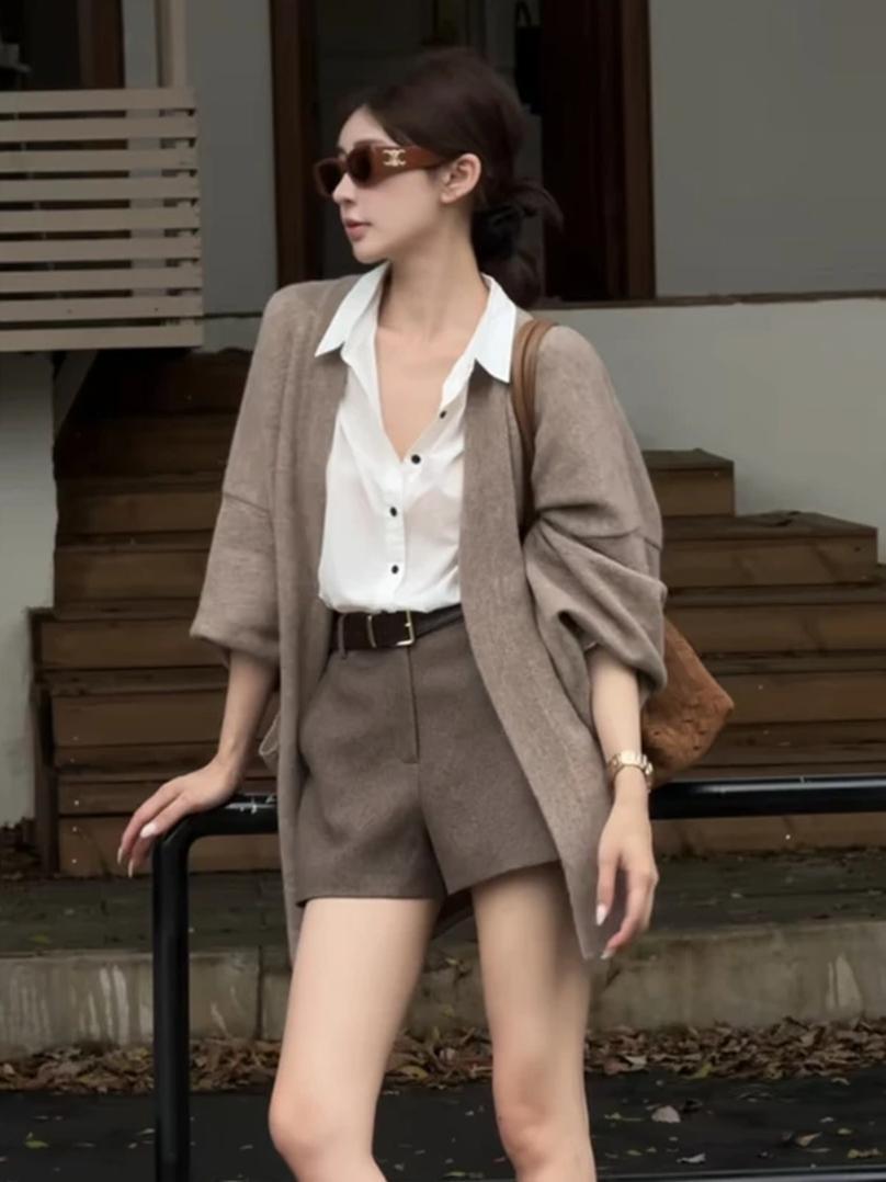 時髦老錢風｜毛衣開衫x襯衫x短褲三件套｜一套搞定秋季質感穿搭，輕鬆穿出不費力高級感