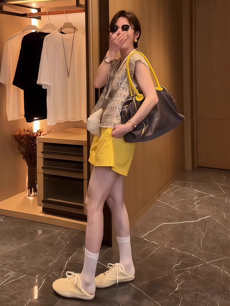 夏季限量款！法式小香風套裝｜V領背心+休閒短褲｜兩件式顯瘦設計｜又酷又颯穿搭