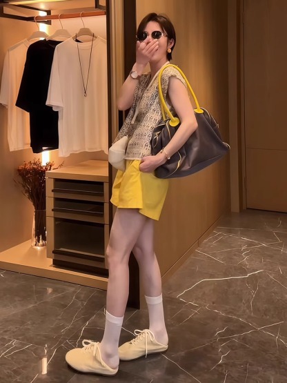 夏季限量款！法式小香風套裝｜V領背心+休閒短褲｜兩件式顯瘦設計｜又酷又颯穿搭