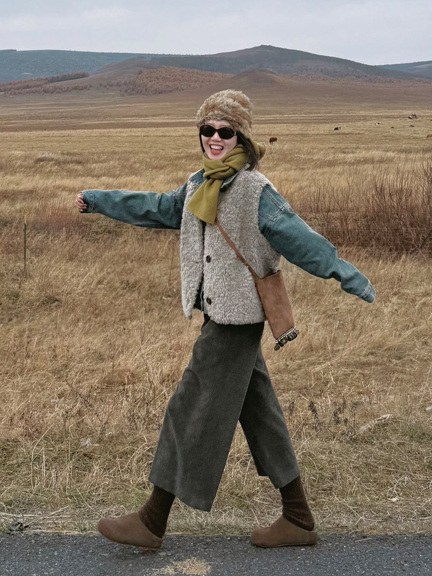 秋冬季大尺碼胖 mm 套裝 牛仔襯衫疊穿羊羔毛馬甲 + 闊腿褲 復古時尚女裝