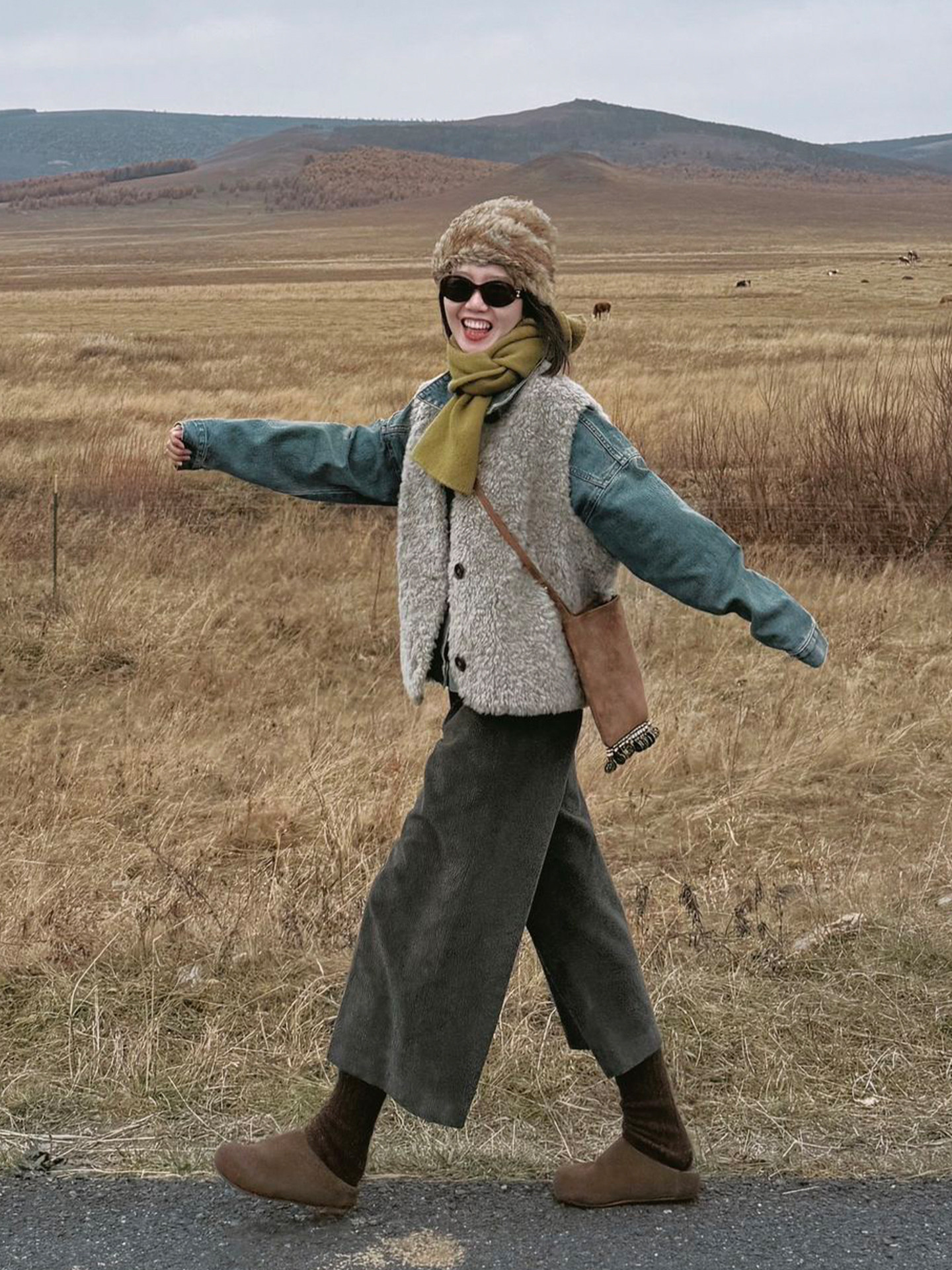 秋冬季大尺碼胖 mm 套裝 牛仔襯衫疊穿羊羔毛馬甲 + 闊腿褲 復古時尚女裝