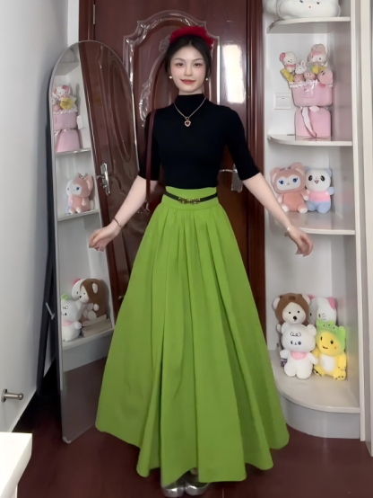 早秋法式優雅套裝｜黑色中高領半袖上衣｜高腰顯瘦青綠色傘裙｜氣質約會通勤兩件組