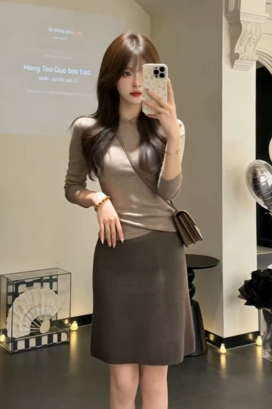 韓系輕熟風氣質套裝｜燕麥色修身彈力針織衫｜包臀顯瘦半身裙｜性感優雅兩件組