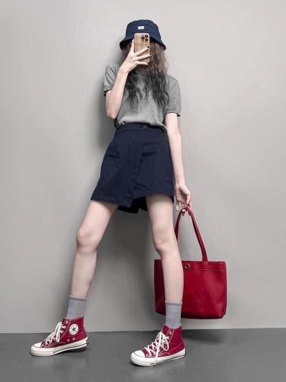 高級簡約鬆弛套裝 | 圓領短袖針織衫 | 顯瘦百搭短裙褲