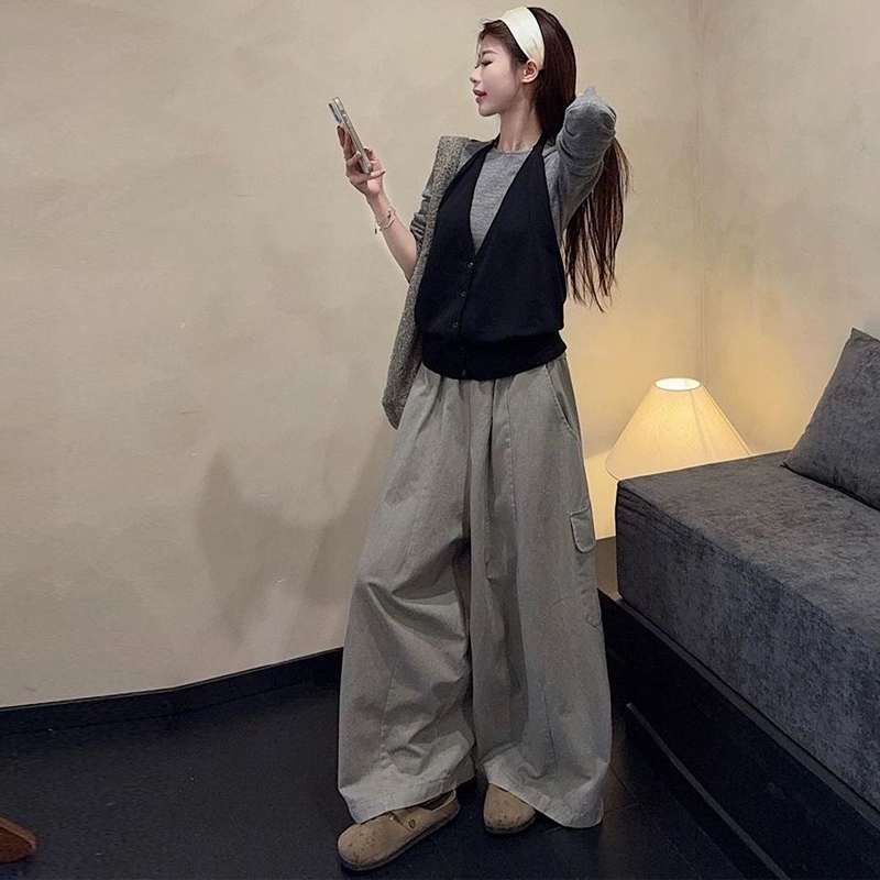 秋季韓系層次感穿搭套裝 | 吊帶背心馬甲 × 百搭針織衫 × 闊腿工裝褲 | 率性休閒風